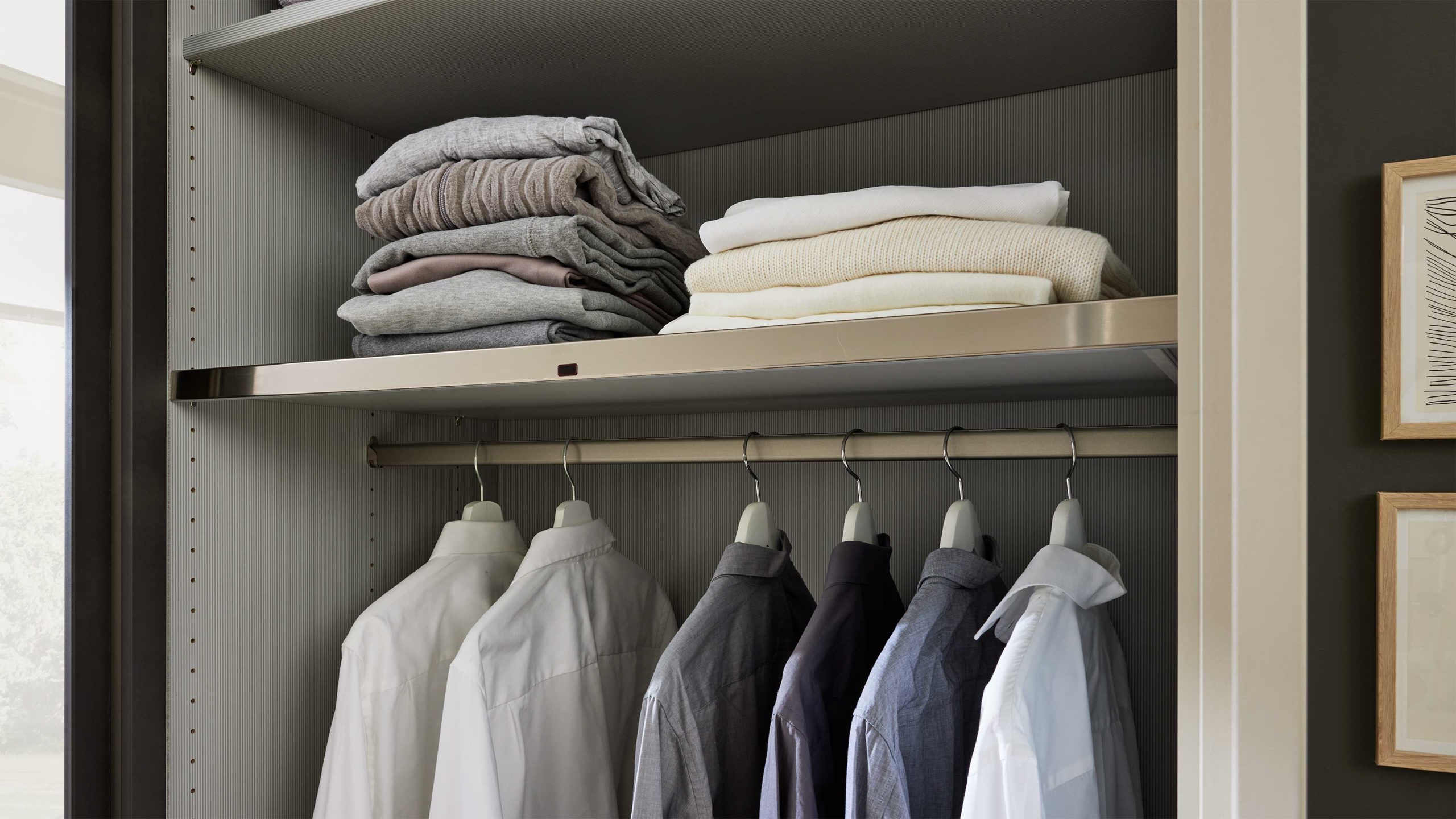 Interliving Kleiderschrank Serie 1205 – Schwebetürenschrank 637