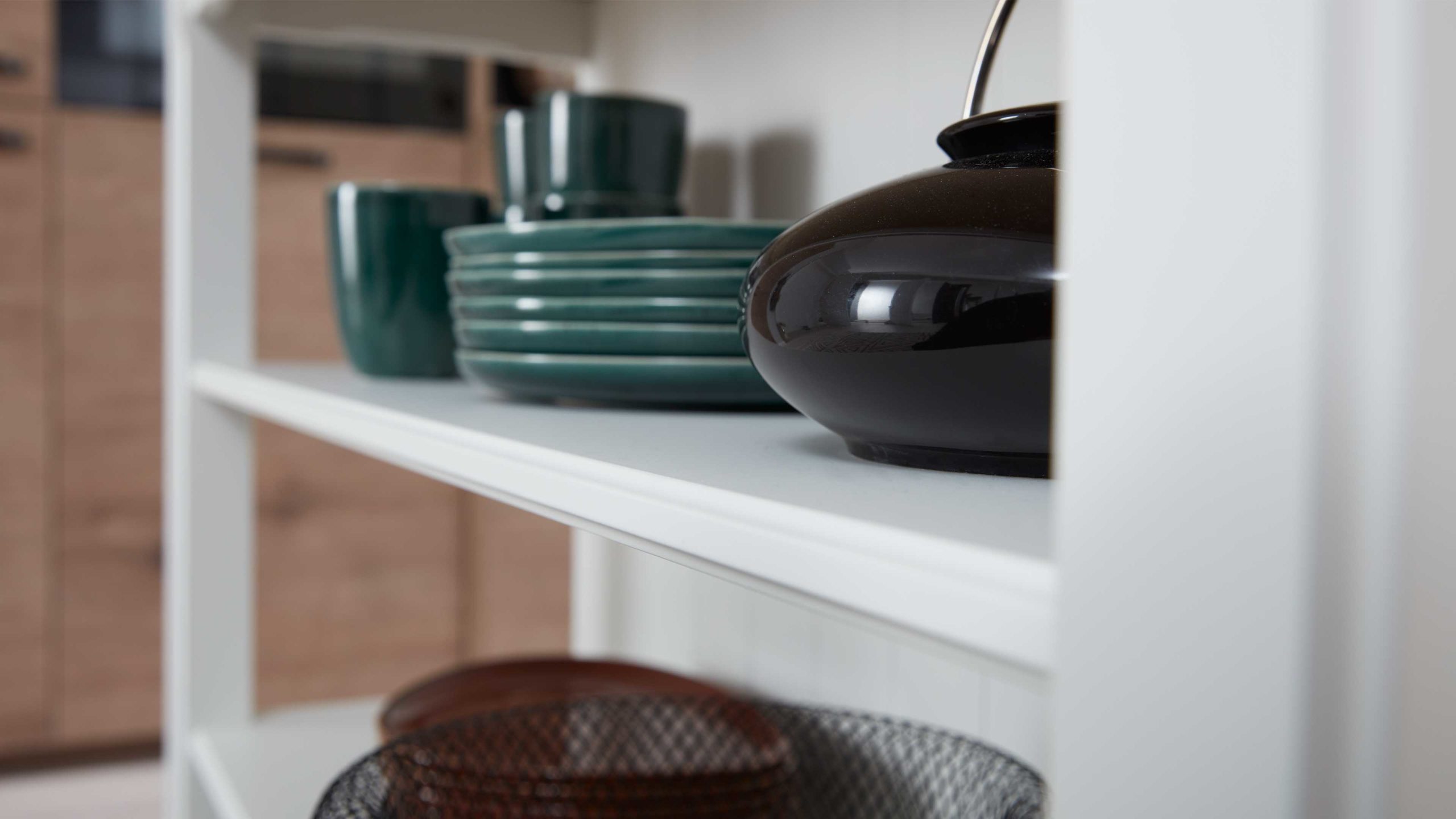 Interliving Küche Serie 3036 mit AEG-Einbaugeräten