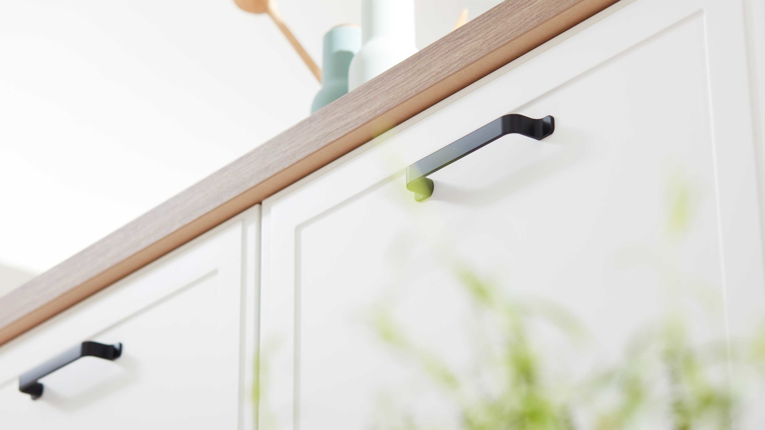Interliving Küche Serie 3036 mit AEG-Einbaugeräten