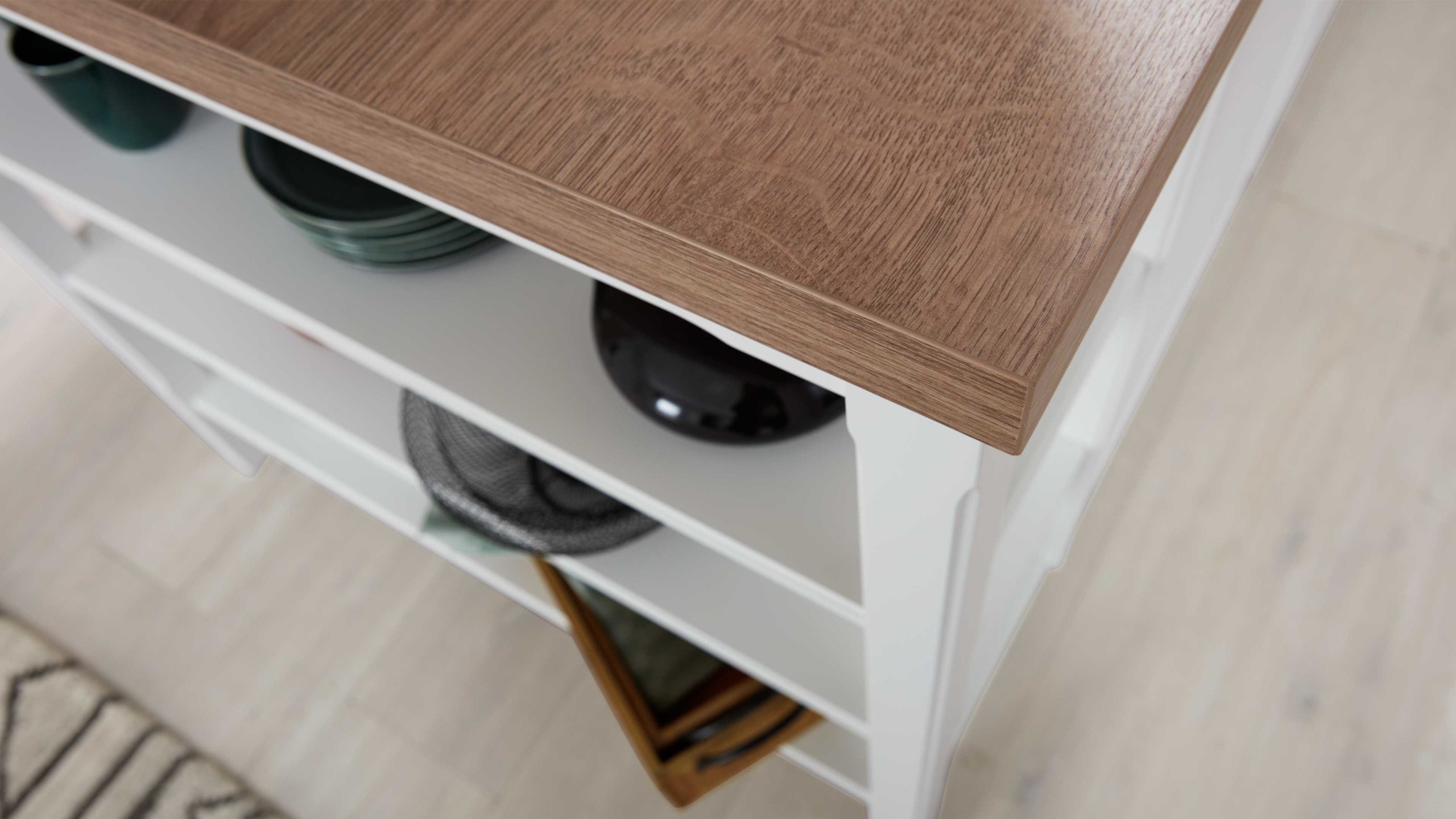 Interliving Küche Serie 3036 mit AEG-Einbaugeräten