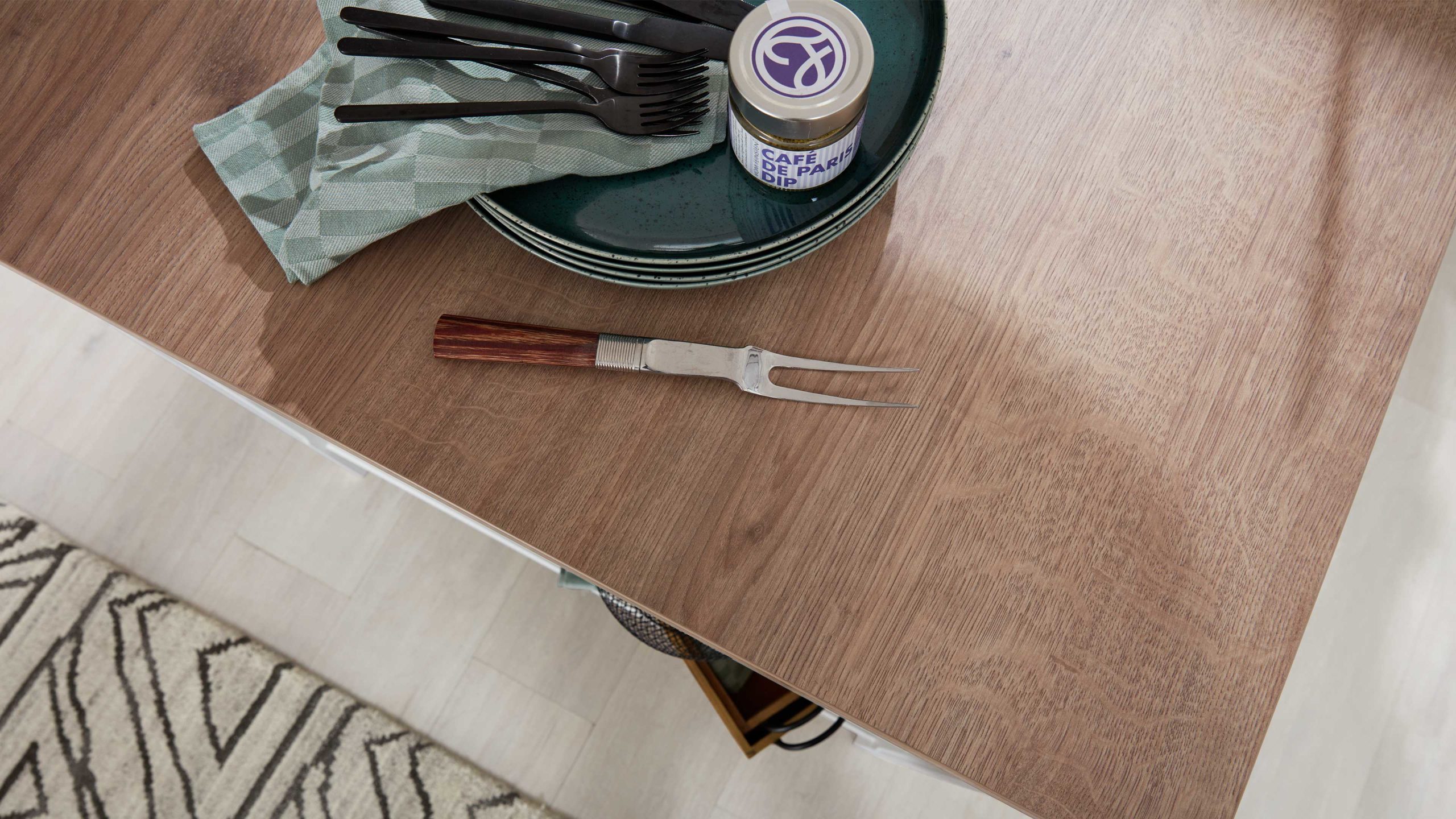 Interliving Küche Serie 3036 mit AEG-Einbaugeräten